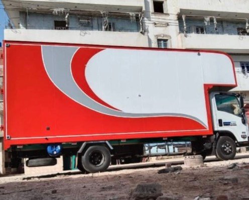 سيارة نقل عفش مغلقة من أسطول MD Transport جاهزة لعملية نقل أثاث في مصر