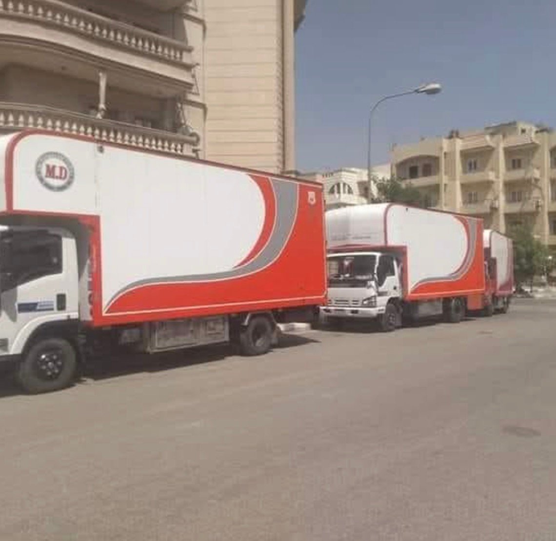سيارة نقل أثاث مغلقة ومجهزة تابعة لشركة MD Transport لنقل العفش بأمان